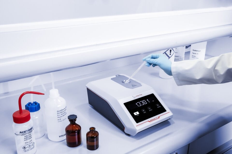 Anton Paar Abbemat Essential 3001 Model Masa Üstü Kompakt Dijital Refraktometre